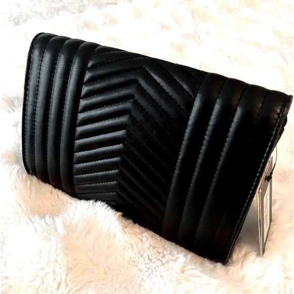 NWT Badgley Mischka Chevron Quilted Black Clutch/Crossbody with Gold Chain - Picture 5 of 10
